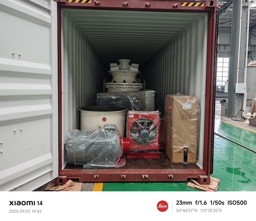 Grinding mill dan peralatan mineral processing dimuat di container pengiriman