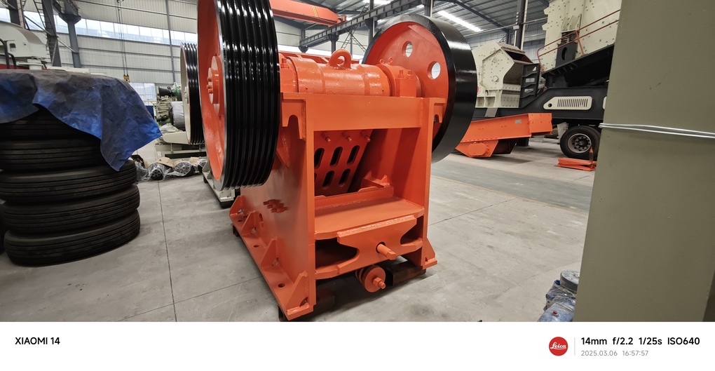 Jaw crusher dan pabrik mobile CFTC di showroom pabrik