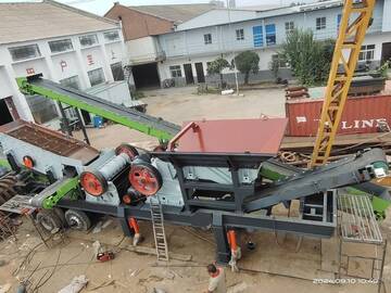 Mobile jaw crusher CFTC dikerahkan di lokasi pelanggan dengan hydraulic leg terentang