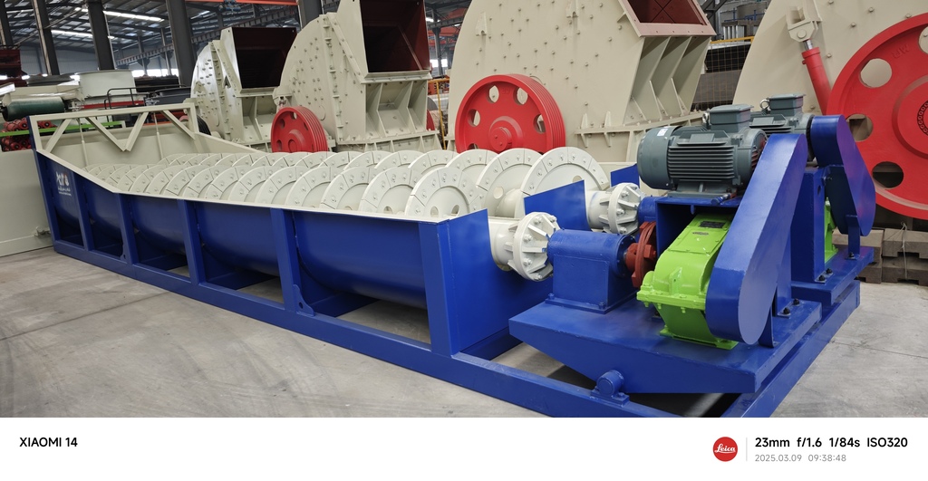 Spiral classifier CFTC dengan hammer crusher di area perakitan pabrik