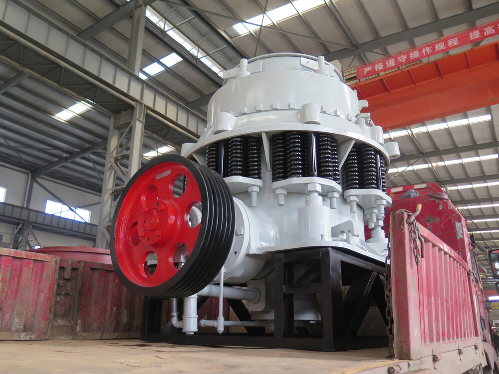 Spring cone crusher CFTC dengan coil spring assembly di-staging di pabrik